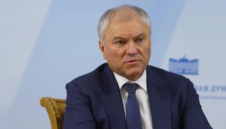 Он подчеркнул, что традиции всегда базировались на уважении к старшим, уважении к учителям