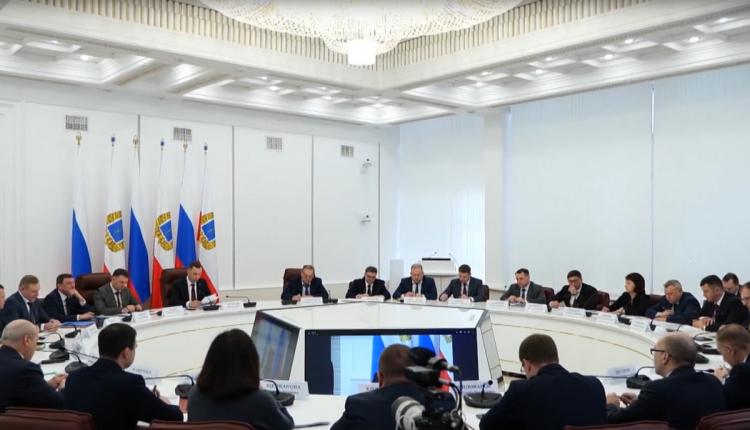 Губернатор Роман Бусаргин отметил, что на приведение в порядок пешеходных дорожек будет выделено из регионального бюджета 200 млн рублей