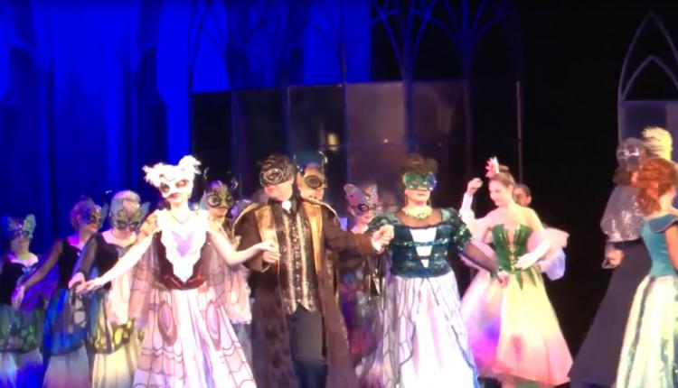 В афишах Саратовского театра оперетты появился спектакль, который и собирает положительные отзывы, и вызывает обсуждения, даже споры