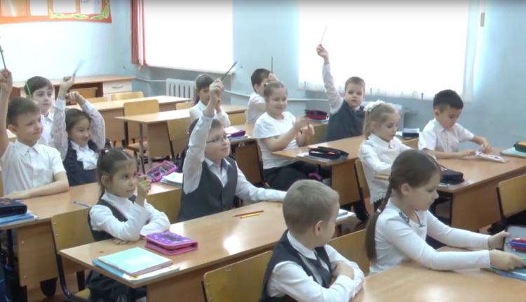 Проблема при поддержке Вячеслава Володина активно решается в Ленинском районе, но жители продолжают обращаться к председателю Госдумы по поводу двухсменного обучения