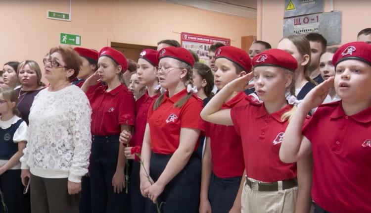 В школе поселка Соколовый почтили память участников локальных войн. Вспоминали погибших солдат в Афганистане, Чечне, Сирии и других горячих точках