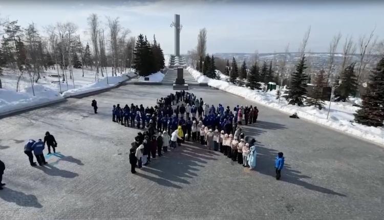 В нем приняли участие студенты высших учебных заведений Саратова, а также активисты молодежных общественных организаций – более 150 человек