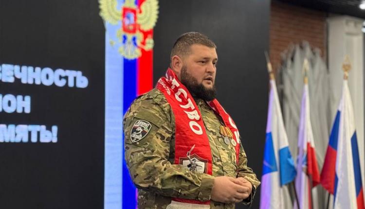 Участник СВО, председатель Октябрьского отделения «Боевого братства» Сергей Фролков поздравил сослуживцев с 23 февраля