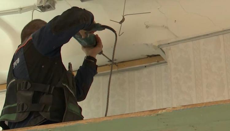 Зданию более 65 лет, здесь учатся свыше 800 детей