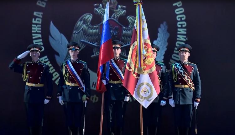 В преддверии юбилея со дня образования войск национальной гвардии Российской Федерации и 215-й годовщины войск правопорядка на сцене Саратовского ТЮЗа прошло торжественное мероприятие