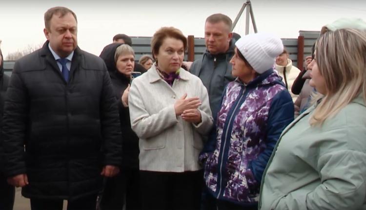 Жители неоднократно обращали внимание на проблему перегруженности социальной, коммунальной и дорожной инфраструктуры микрорайона