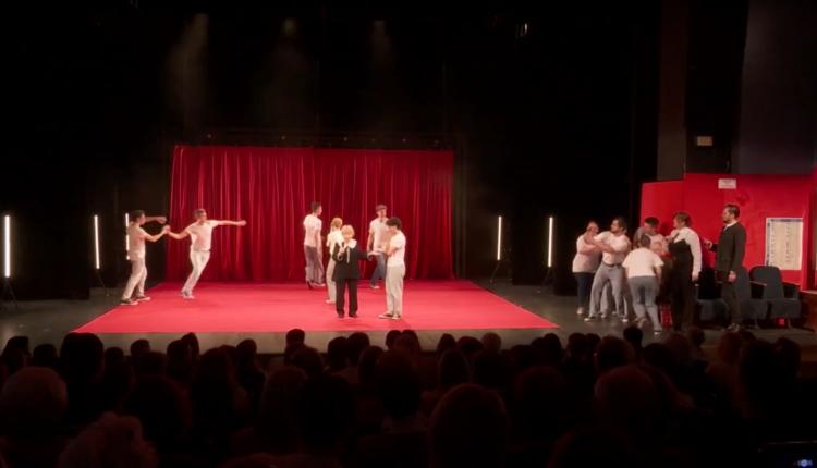 Сегодня на исторической сцене театра юного зрителя вручили заветные статуэтки тем, чьи работы в театральной сфере были признаны лучшими