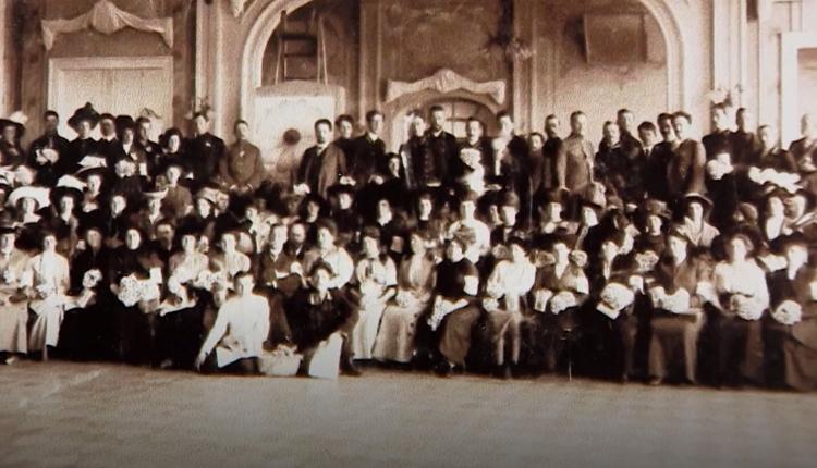 В программе юбилейных торжеств – праздничные концерты и церемония награждения, тематические базы и этнофольклорные вечеринки