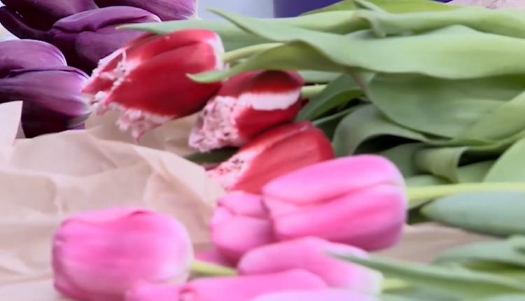 Купить букет для виновниц торжества можно почти по 70 адресам