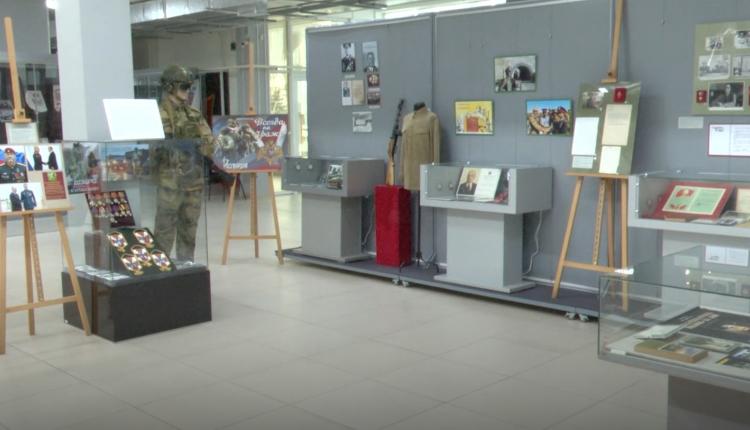 Выставка с таким названием открылась в Музее боевой и трудовой славы ко Дню войск национальной гвардии Российской Федерации