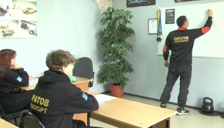 Саратовская юношеская автошкола провела традиционный турнир, в котором приняли участие сильнейшие спортсмены Челябинска, Московской области, Ямала, Снежинска, Воронежа, Ульяновска и Саратова