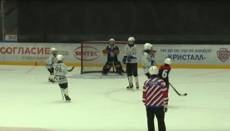 Прошли областные соревнования по хоккею с мячом среди юношей