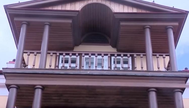 Посетители уже могут оценить экспозицию и даже вдохнуть ее аромат