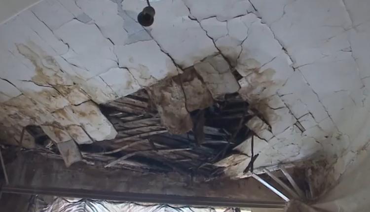 Стены рушатся, начал обваливаться потолок