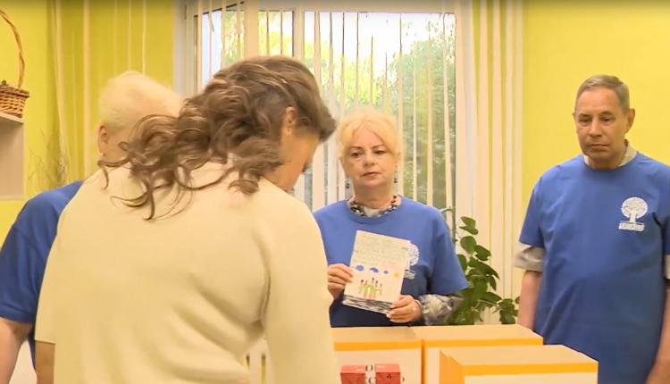 Серебряные волонтеры поделились душевным теплом и своими наработками с заместителем председателя Государственной Думы РФ Анной Кузнецовой