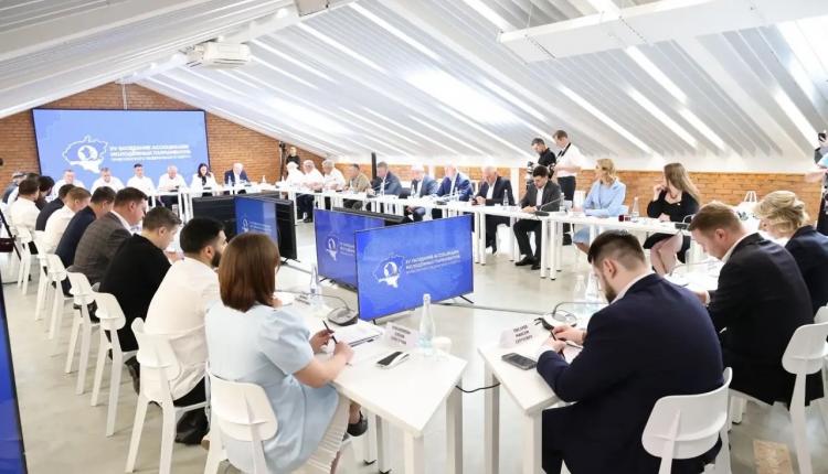 В мероприятии принял участие заместитель полпреда Президента РФ в ПФО Олег Машковцев