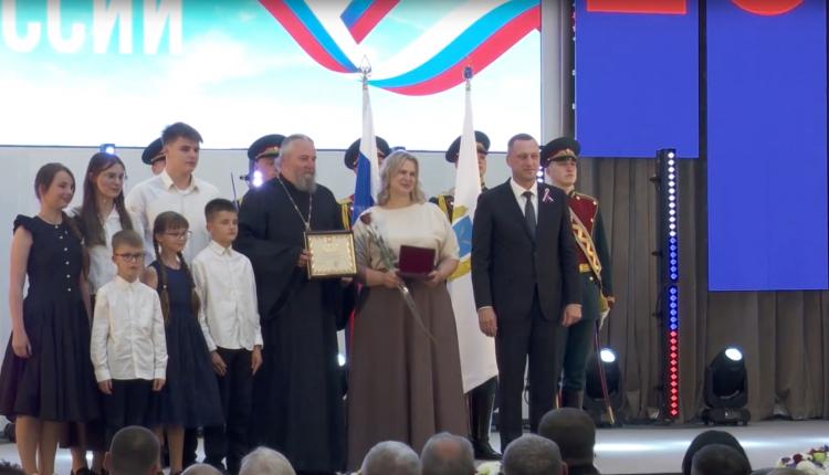 В преддверии одного из главных государственных праздников в правительстве состоялась церемония награждения жителей Саратовской области