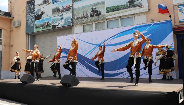 12 июня Вавиловский университет в центре Саратова принял сотни гостей на празднике, посвященном Дню России