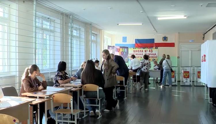 Голосовали жители региона за кандидатов, которые будут представлять интересы населения четырех одномандатных округов: Саратовского, Энгельсского, Балаковского и Балашовского